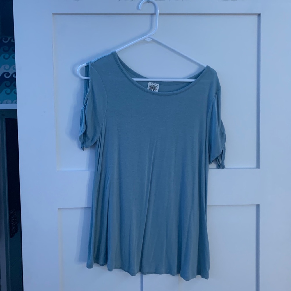 blue t